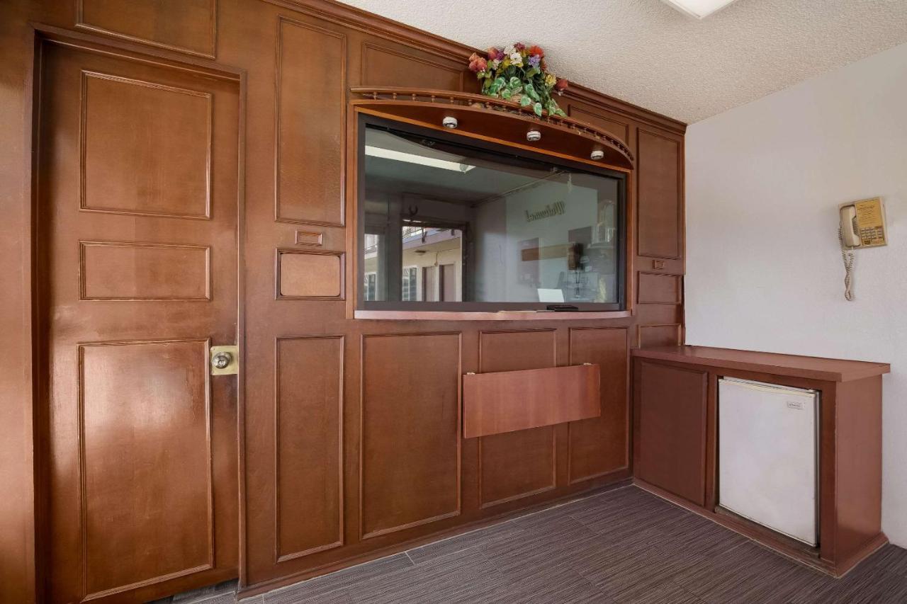 Rodeway Inn San Bernardino & Redlands Bagian luar foto